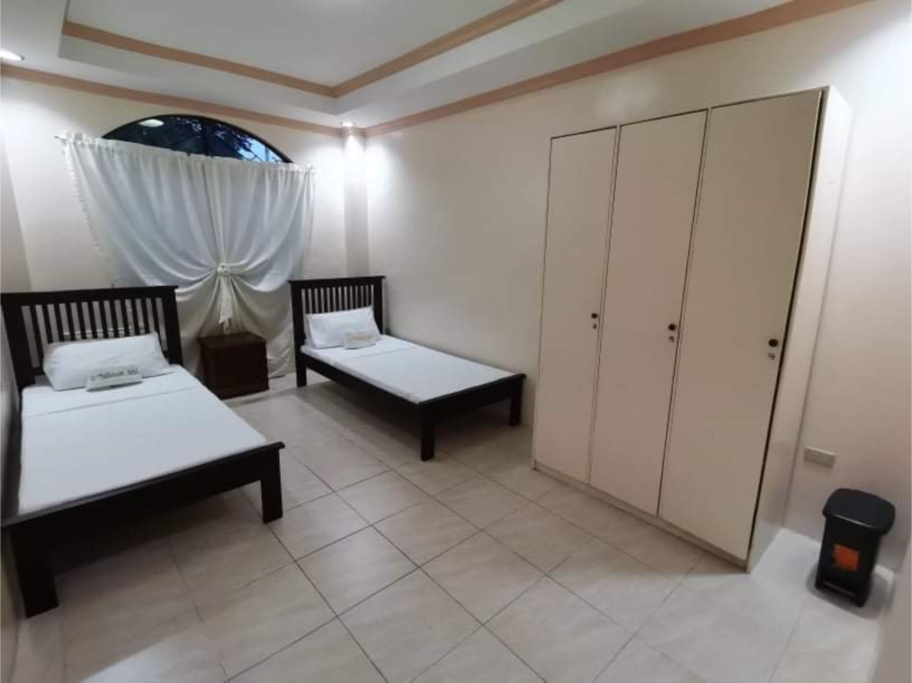 Oyo 799 Ddd Habitat Iloilo Hotel Bagian luar foto